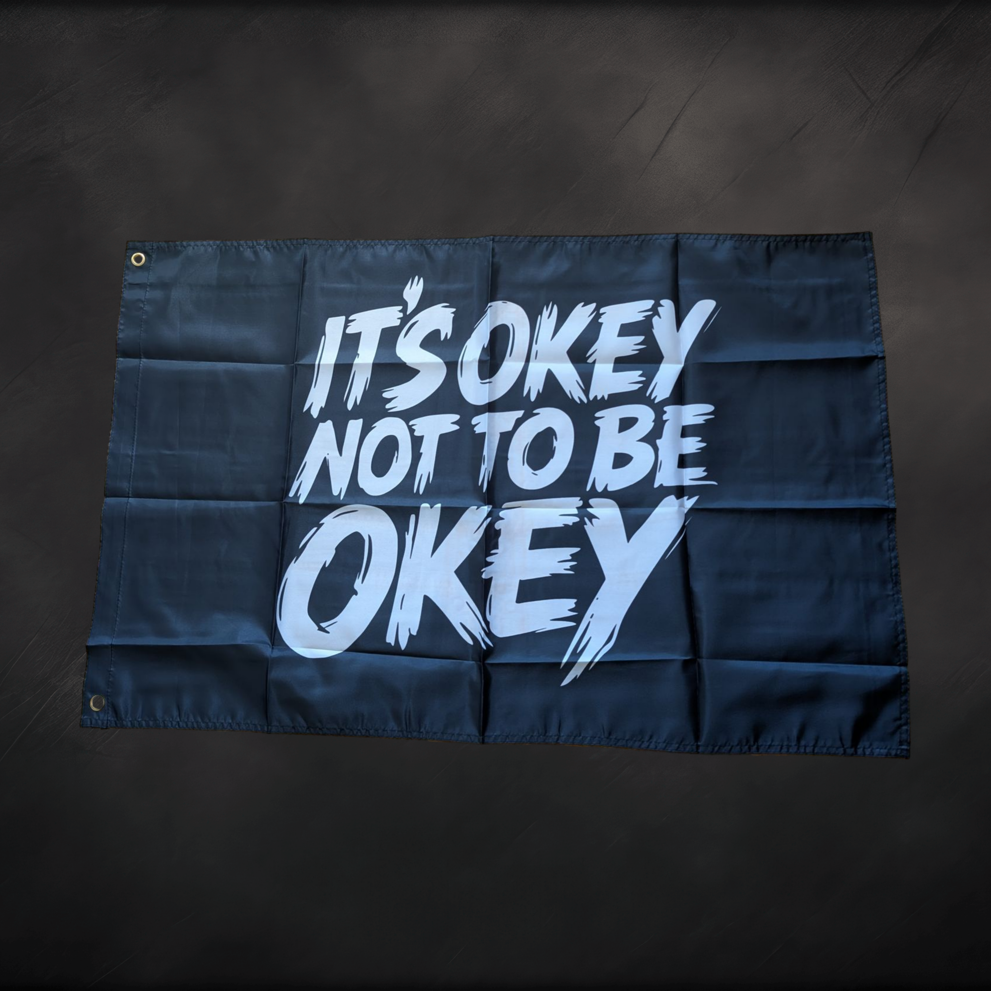 Väggflagga (its okey not to be okey)